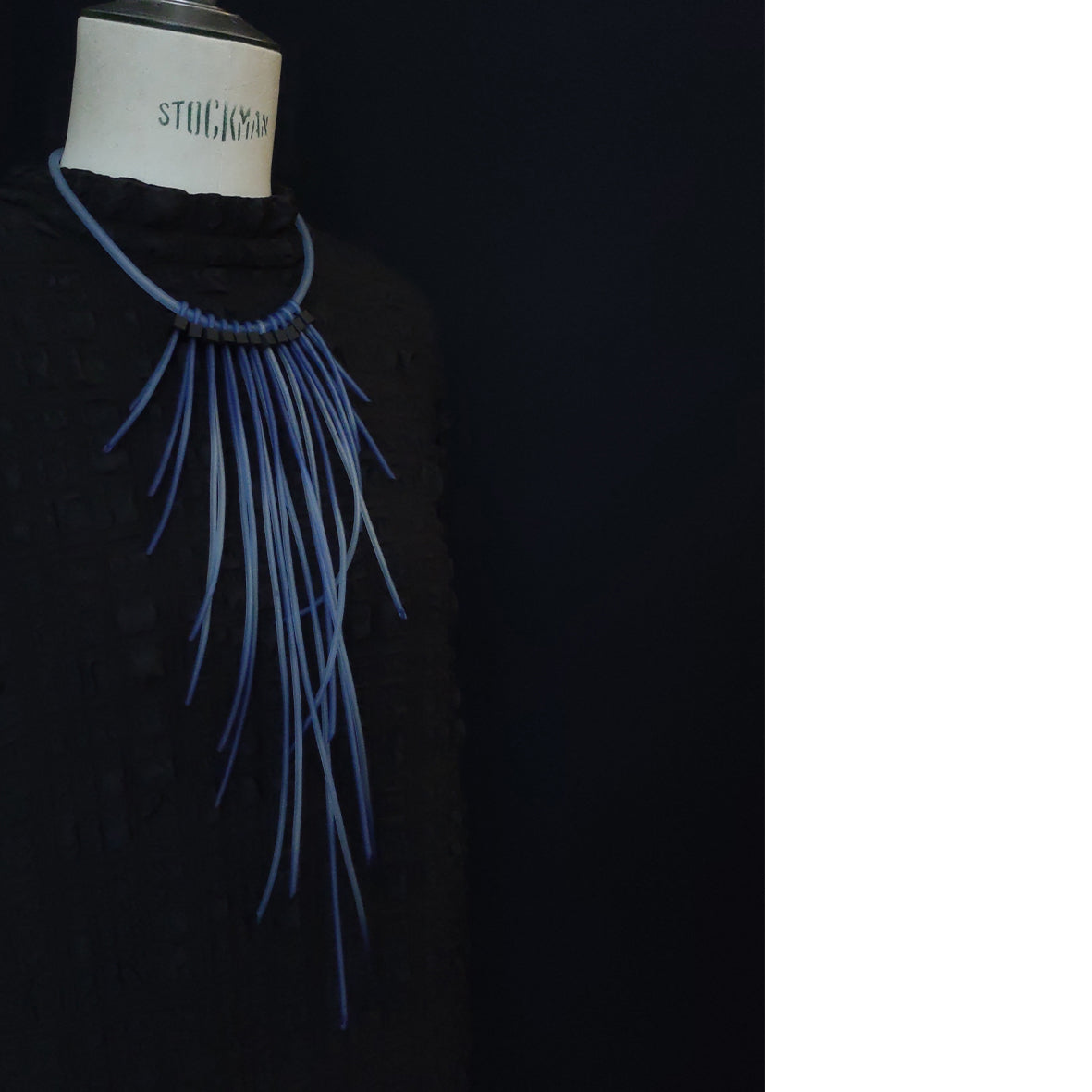ARA collier "plumes" Bleu Roi