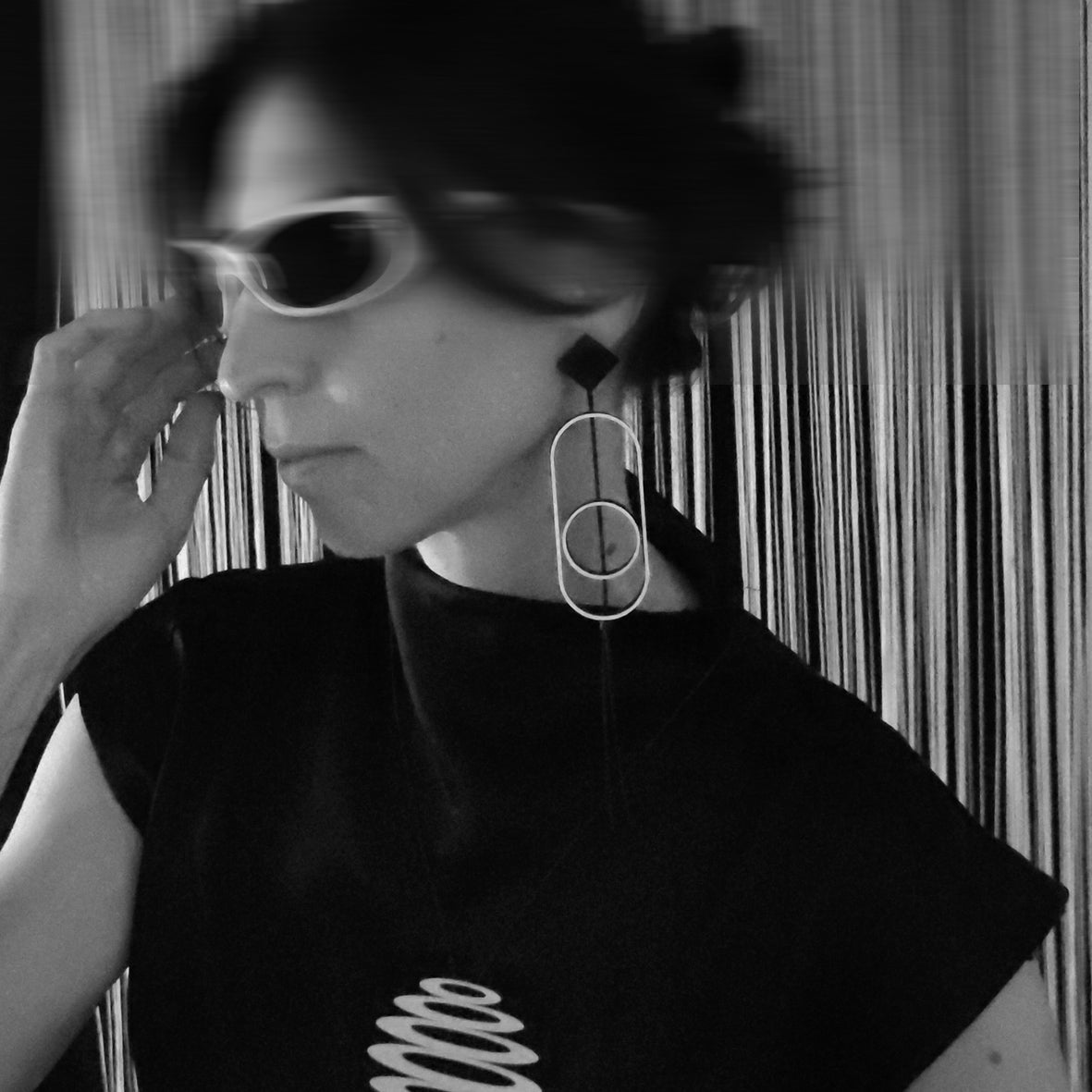 SHAPES-00 mismatched earrings BAUHAUS line - White