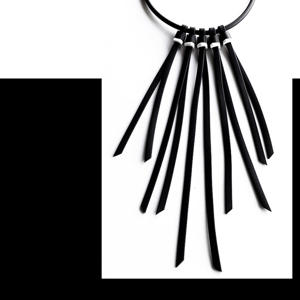 TENERIFE collier "plumes" Noir Blanc