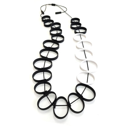 CAPRI long necklace White Black