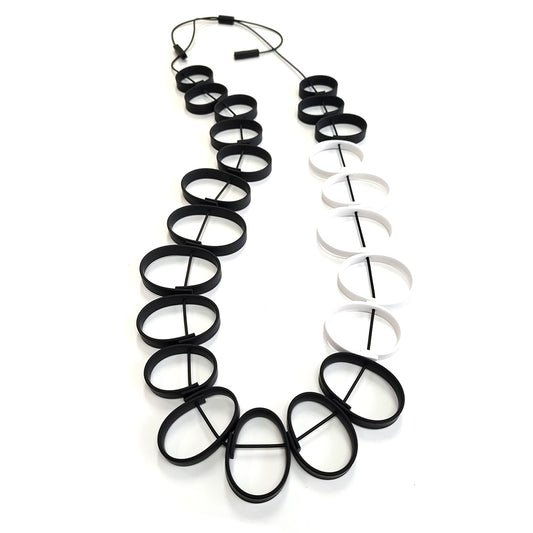 CAPRI long necklace White Black