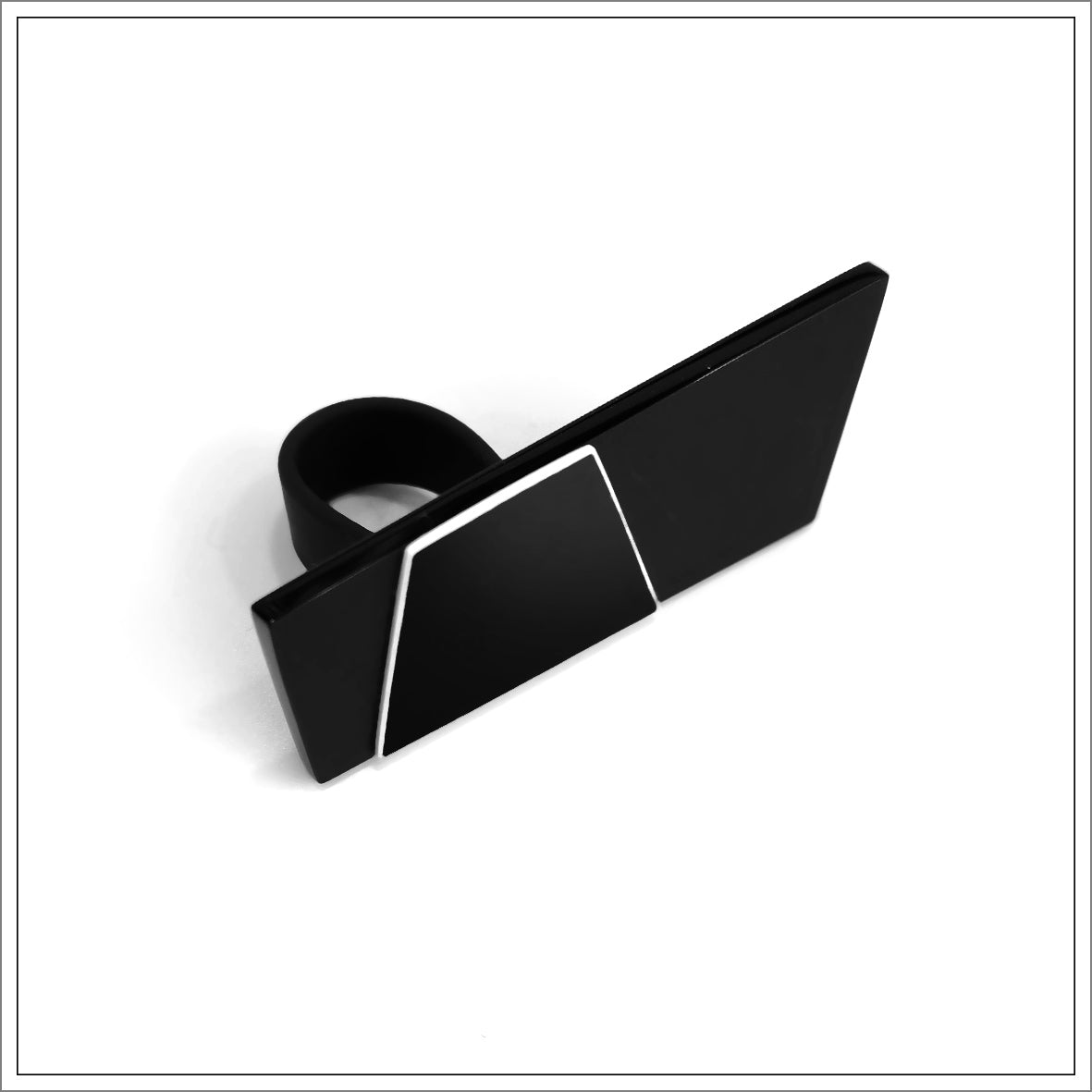 DARRYL acrylic ring Black Black