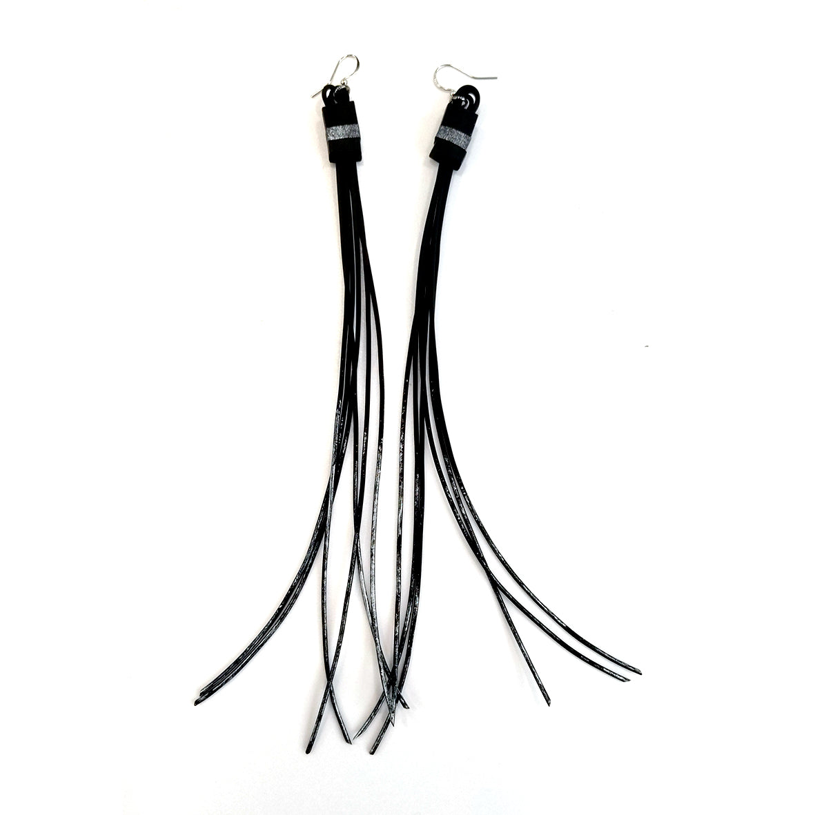 FAIZA long rubber tassel earrings Silver & Black