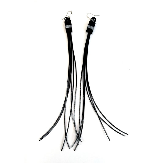 FAIZA long rubber tassel earrings Silver & Black