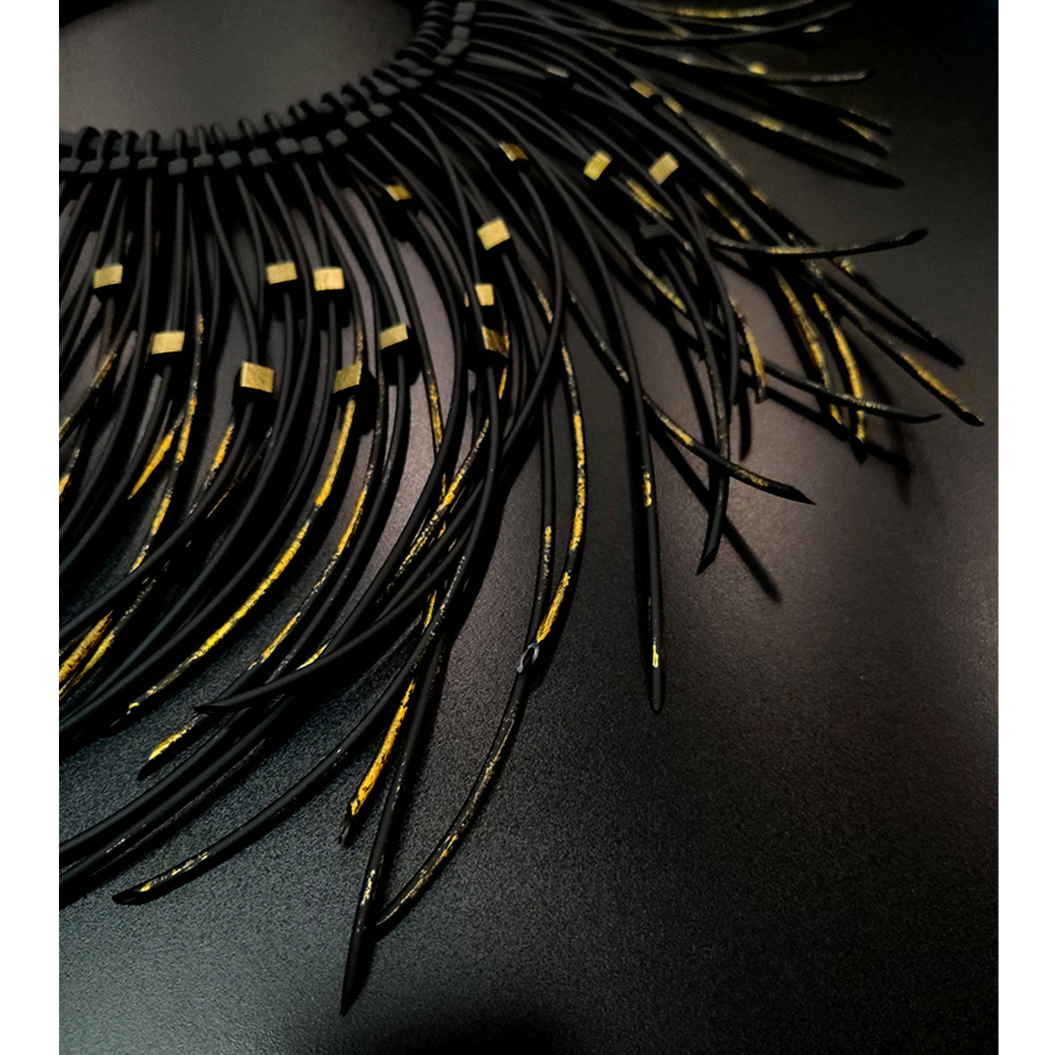 KLEOPATRA "feather" statement necklace Antic Gold