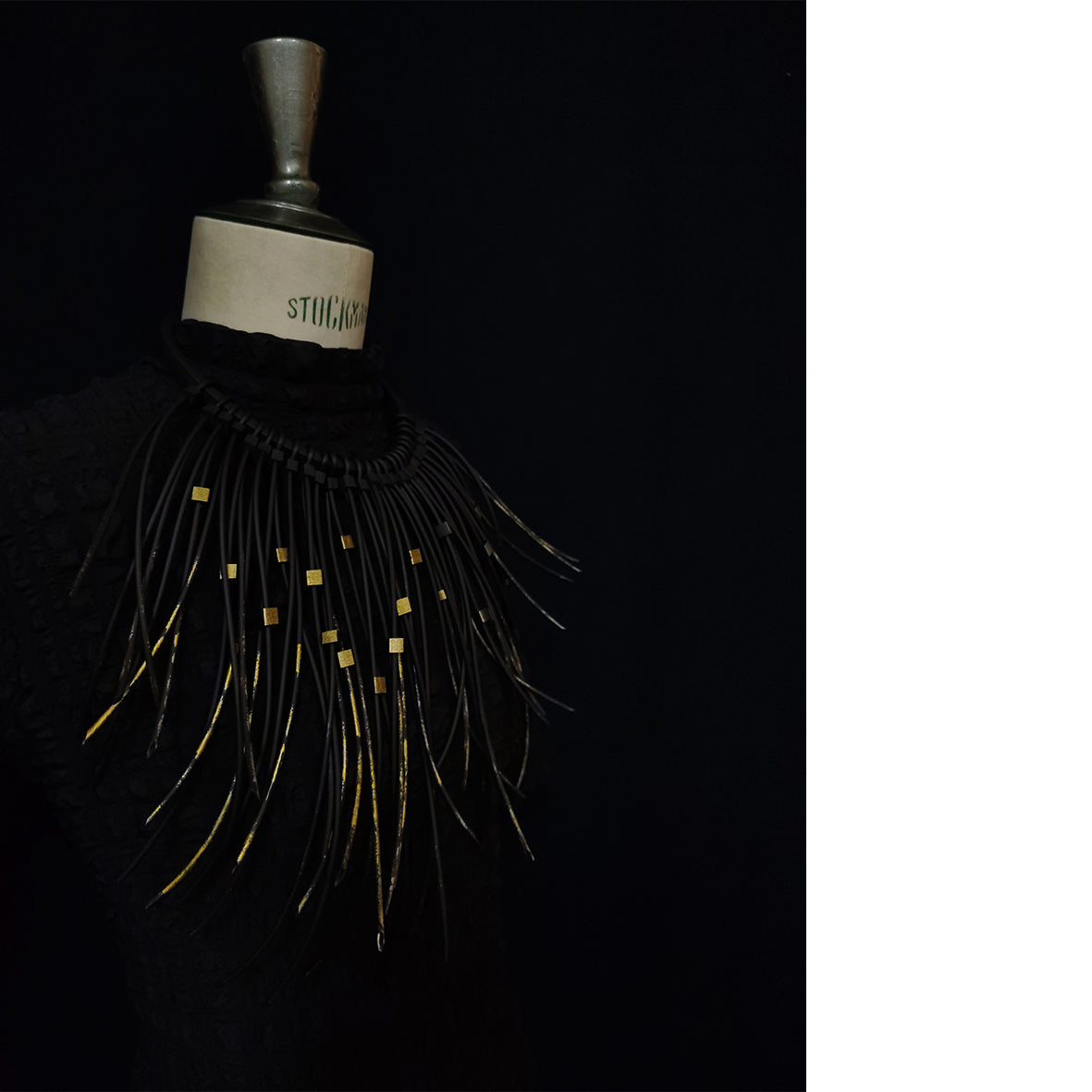 KLEOPATRA "feather" statement necklace Antic Gold