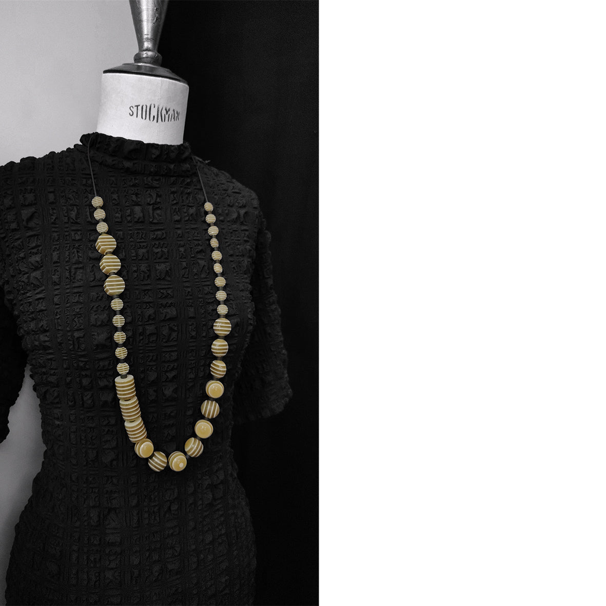 NORA resin beads long necklace Beige Sand
