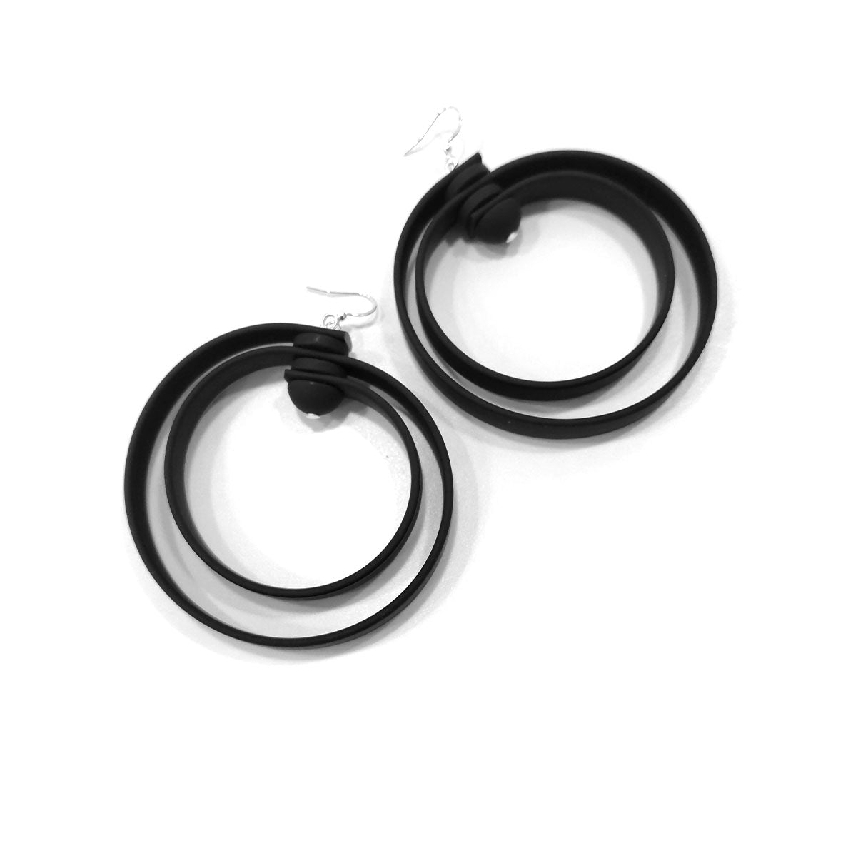 ROHA rubber HOOP earrings Black