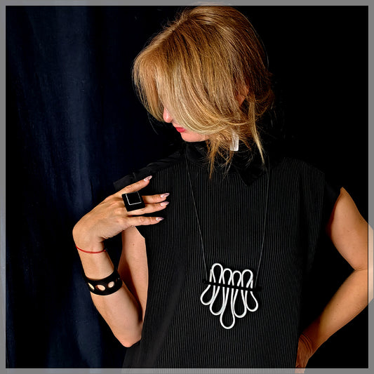 ROMY pendant WHITE / black