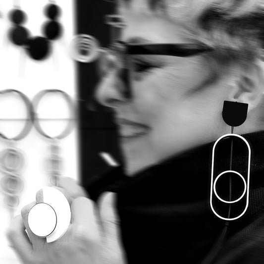 SHAPES-00 mismatched earrings BAUHAUS line - White