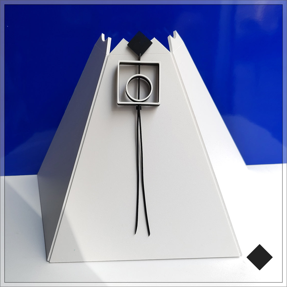 SHAPES-21 mismatched earrings BAUHAUS line - White