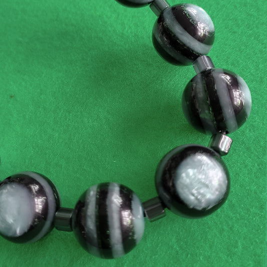 SONORA collier court en perles de résine Vert Impérial