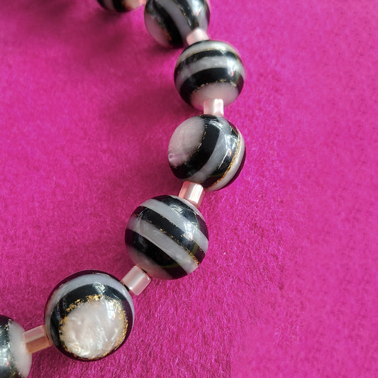 SONORA collier court en perles de résine Rose Poudré 