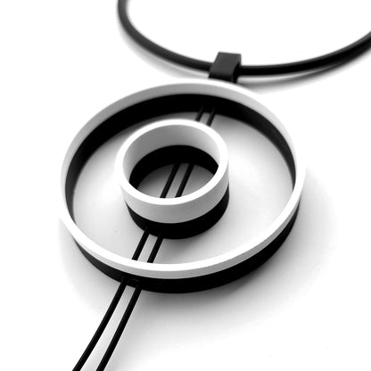 SORA collier "cravate", ligne BAUHAUS